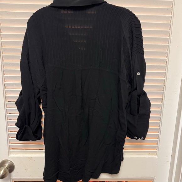 VICI black collared button up top Small - Picture 3 of 4